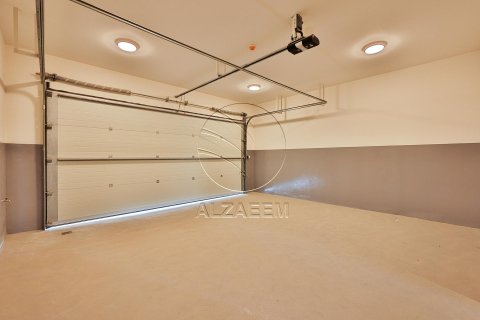 Townhouse in Khalifa City, Abu Dhabi, UAE 3 bedrooms, 172 sq.m. № 615922 - photo 22