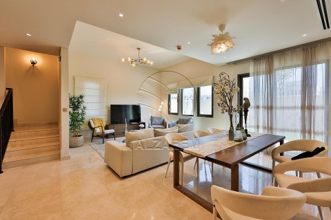 Townhouse in Khalifa City, Abu Dhabi, UAE 3 bedrooms, 172 sq.m. № 615922 - photo 2