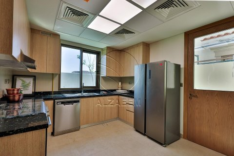 Townhouse in Khalifa City, Abu Dhabi, UAE 3 bedrooms, 172 sq.m. № 615922 - photo 7
