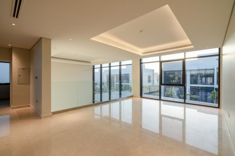 Commercial property on the Saadiyat Island, Abu Dhabi, UAE 4 bedrooms, 532 sq.m. № 595063 - photo 8