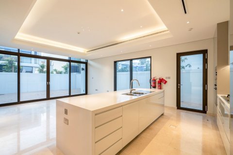 Commercial property on the Saadiyat Island, Abu Dhabi, UAE 4 bedrooms, 532 sq.m. № 595063 - photo 4