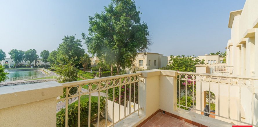 Villa in Dubai, UAE 2 bedrooms, 251.5 sq.m. № 622264