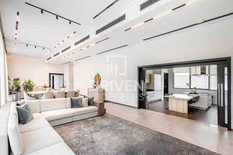 Vila v Nadd Al Sheba, Dubai, SAE 5 ložnice, 557 m² Č.: 603359 - fotografie 3