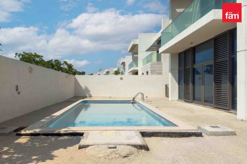 Villa te huur in Dubai, VAE 4 slaapkamers, 570 vr.m., nr 622429 - foto 24