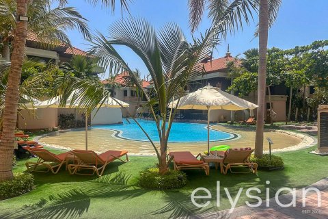 Apartment in Palm Jumeirah, Dubai, UAE 1 room, 48 sq.m. № 586091 - photo 11