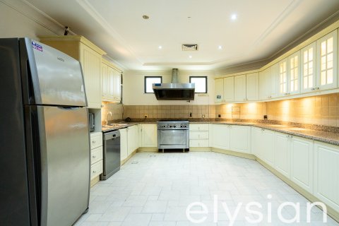 Vila u gradu Palm Jumeirah, Dubai, UAE 4 spavaće sobe, 689 m2 Br. 586094 - Slika 20