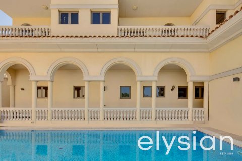 Villa in Palm Jumeirah, Dubai, UAE 5 bedrooms, 650 sq.m. № 586109 - photo 2