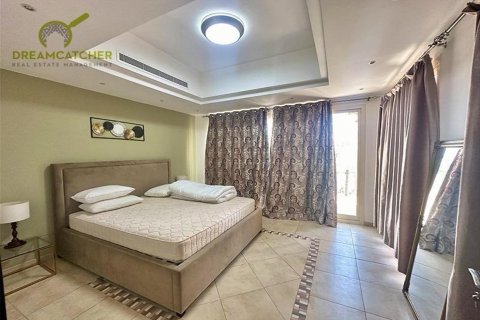 Villa in Al Hamra Village, Ras Al Khaimah, UAE 5 bedrooms, 982.5 sq.m. № 588401 - photo 17