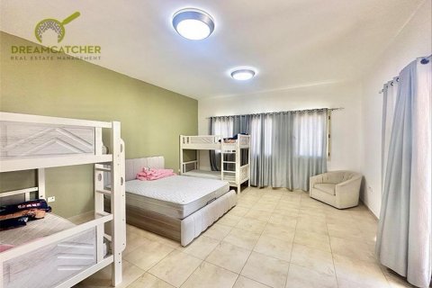 Villa in Al Hamra Village, Ras Al Khaimah, UAE 5 bedrooms, 982.5 sq.m. № 588401 - photo 18