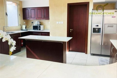 Villa in Al Hamra Village, Ras Al Khaimah, UAE 5 bedrooms, 982.5 sq.m. № 588401 - photo 11