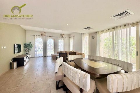 Villa in Al Hamra Village, Ras Al Khaimah, UAE 5 bedrooms, 982.5 sq.m. № 588401 - photo 9