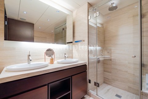 Apartment in Burj Khalifa, Dubai, UAE 1 bedroom, 76.73787800 sq.m. № 583778 - photo 11