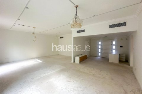Vilë në Al Barsha, Dubai, Emiratet e Bashkuara Arabe 4 dhoma gjumi, 324 m2. № 627023 - Foto 2