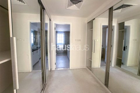 Vilë në Al Barsha, Dubai, Emiratet e Bashkuara Arabe 4 dhoma gjumi, 324 m2. № 627023 - Foto 28