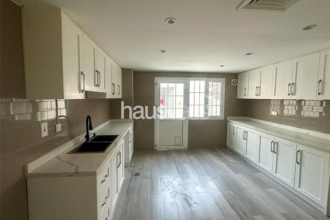 Vilë në Al Barsha, Dubai, Emiratet e Bashkuara Arabe 4 dhoma gjumi, 324 m2. № 627023 - Foto 6