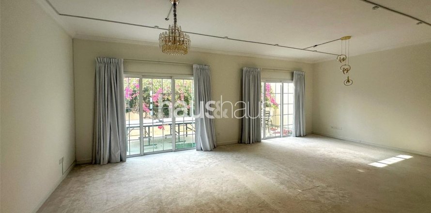 Vilë në Al Barsha, Dubai, Emiratet e Bashkuara Arabe 4 dhoma gjumi, 324 m2. № 627023