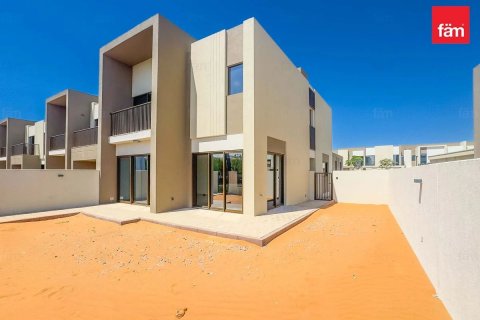 Townhouse in Dubai, UAE 4 bedrooms, 238.4 sq.m. № 574993 - photo 1