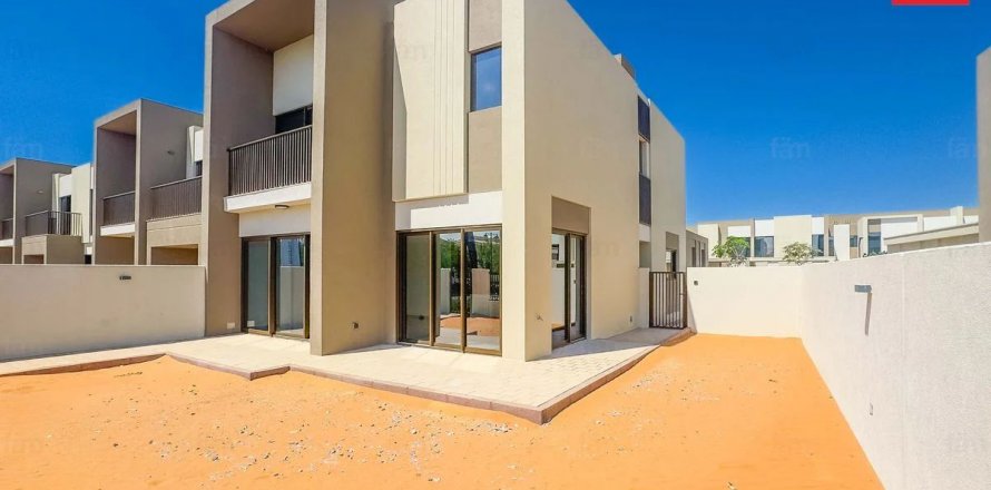 Townhouse in Dubai, UAE 4 bedrooms, 238.4 sq.m. № 574993