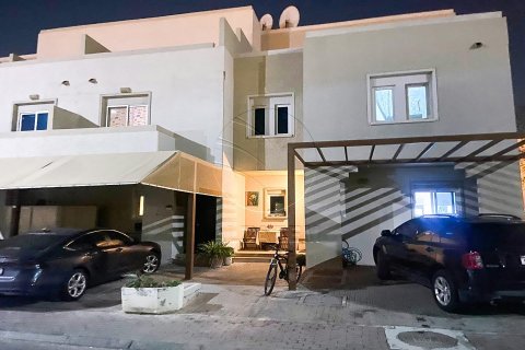 Vilë në Al Reef, Abu Dhabi, Emiratet e Bashkuara Arabe 5 dhoma gjumi, 273 m2. № 615239 - Foto 2