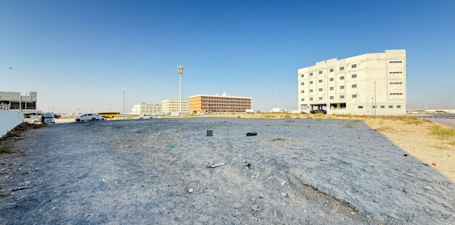 Land in Dubai, UAE 1715.3 sq.m. № 582762
