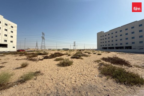 Land in Dubai, UAE 1715.3 sq.m. № 582762 - photo 17