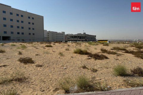 Land in Dubai, UAE 1715.3 sq.m. № 582762 - photo 16