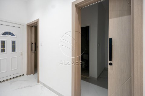 Vilë në Al Shamkha, Abu Dhabi, Emiratet e Bashkuara Arabe 5 dhoma gjumi, 510 m2. № 615914 - Foto 18