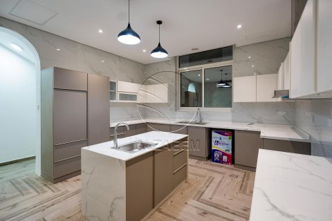 Vilë në Al Shamkha, Abu Dhabi, Emiratet e Bashkuara Arabe 5 dhoma gjumi, 510 m2. № 615914 - Foto 6