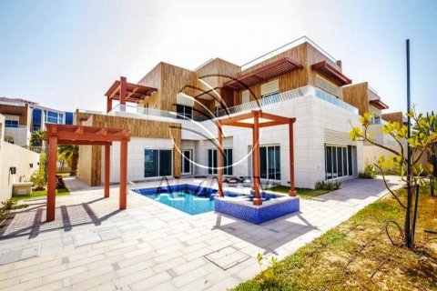Vilë në The Marina, Abu Dhabi, Emiratet e Bashkuara Arabe 6 dhoma gjumi, 750 m2. № 615274 - Foto 1