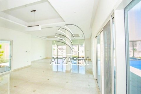 Vilë në The Marina, Abu Dhabi, Emiratet e Bashkuara Arabe 6 dhoma gjumi, 750 m2. № 615274 - Foto 7