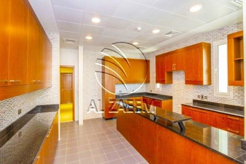 Vilë në The Marina, Abu Dhabi, Emiratet e Bashkuara Arabe 6 dhoma gjumi, 750 m2. № 615274 - Foto 6
