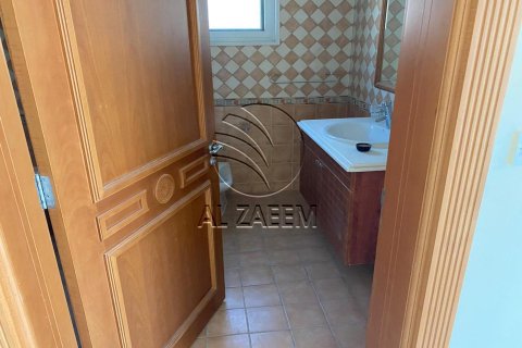 Villa in Marina Village, Abu Dhabi, UAE 5 bedrooms, 613 sq.m. № 615278 - photo 15