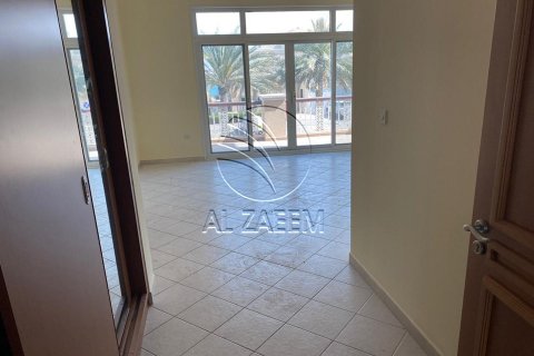 Villa in Marina Village, Abu Dhabi, UAE 5 bedrooms, 613 sq.m. № 615278 - photo 6