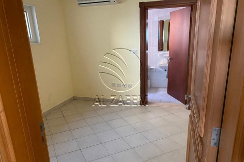 Villa in Marina Village, Abu Dhabi, UAE 5 bedrooms, 613 sq.m. № 615278 - photo 4