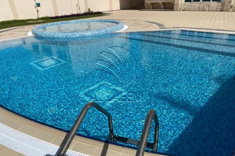 Villa in Marina Village, Abu Dhabi, UAE 5 bedrooms, 613 sq.m. № 615278 - photo 18