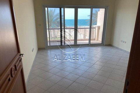 Villa in Marina Village, Abu Dhabi, UAE 5 bedrooms, 613 sq.m. № 615278 - photo 2