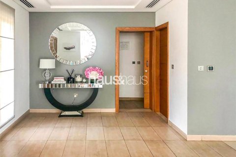 Vilë në Jumeirah Park, Dubai, Emiratet e Bashkuara Arabe 4 dhoma gjumi, 386 m2. № 626413 - Foto 10