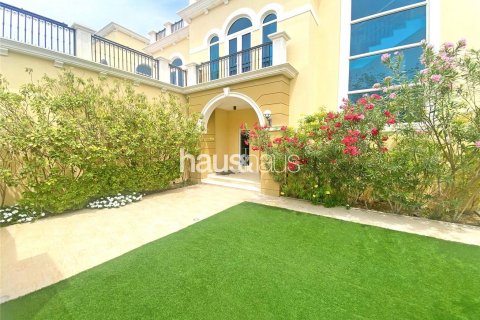 Vilë në Jumeirah Park, Dubai, Emiratet e Bashkuara Arabe 4 dhoma gjumi, 386 m2. № 626413 - Foto 1