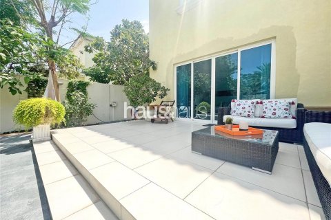 Villa te huur in Jumeirah Park, Dubai, VAE 4 slaapkamers, 367 vr.m., nr 626493 - foto 14