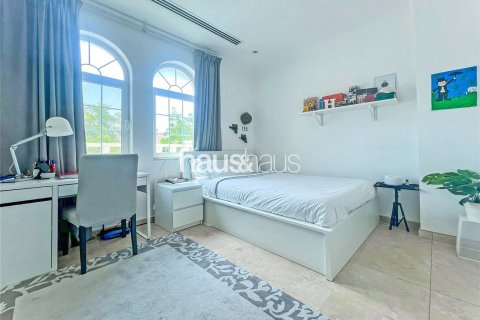 Villa te huur in Jumeirah Park, Dubai, VAE 4 slaapkamers, 367 vr.m., nr 626493 - foto 5