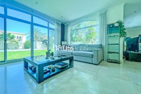 Villa te huur in Jumeirah Park, Dubai, VAE 4 slaapkamers, 367 vr.m., nr 626493 - foto 9