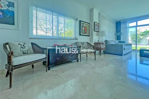 Villa te huur in Jumeirah Park, Dubai, VAE 4 slaapkamers, 367 vr.m., nr 626493 - foto 10