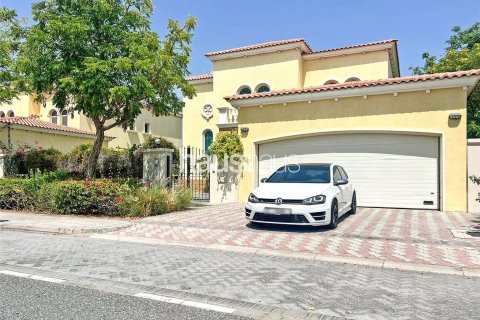 Villa te huur in Jumeirah Park, Dubai, VAE 4 slaapkamers, 367 vr.m., nr 626493 - foto 2