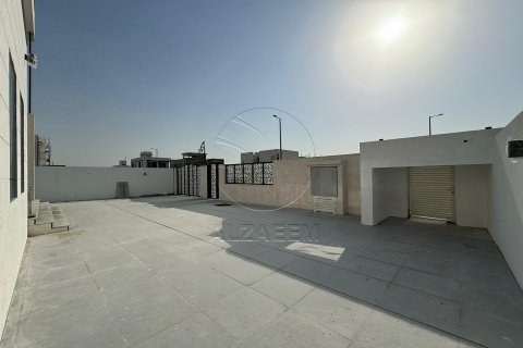 Vilë në Al Shamkha, Abu Dhabi, Emiratet e Bashkuara Arabe 5 dhoma gjumi, 560 m2. № 615063 - Foto 2