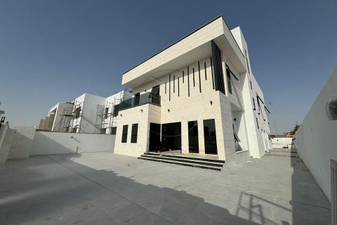 Vilë në Al Shamkha, Abu Dhabi, Emiratet e Bashkuara Arabe 5 dhoma gjumi, 560 m2. № 615063 - Foto 1
