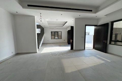 Vilë në Al Shamkha, Abu Dhabi, Emiratet e Bashkuara Arabe 5 dhoma gjumi, 560 m2. № 615063 - Foto 6