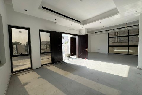Vilë në Al Shamkha, Abu Dhabi, Emiratet e Bashkuara Arabe 5 dhoma gjumi, 560 m2. № 615063 - Foto 8