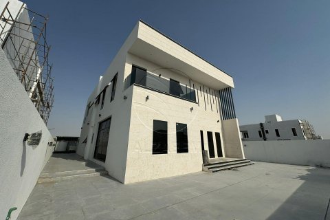 Vilë në Al Shamkha, Abu Dhabi, Emiratet e Bashkuara Arabe 5 dhoma gjumi, 560 m2. № 615063 - Foto 4