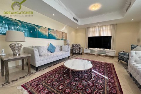 Villa sa Al Hamra Village, Ras Al Khaimah, UAE 5 silid-tulugan, 1207.7 sq.m. № 588803 - larawan 7