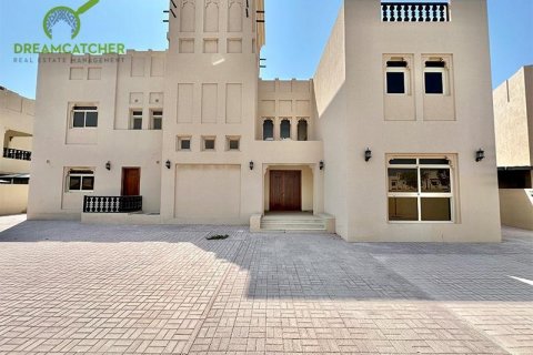 Villa sa Al Hamra Village, Ras Al Khaimah, UAE 5 silid-tulugan, 1207.7 sq.m. № 588804 - larawan 4